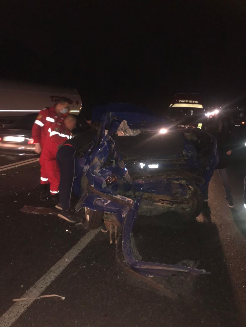 Accident grav la ieșirea din Năvodari spre Lumina. Un TIR s-a ciocnit de un autoturism. O persoană este încarcerată 18808773