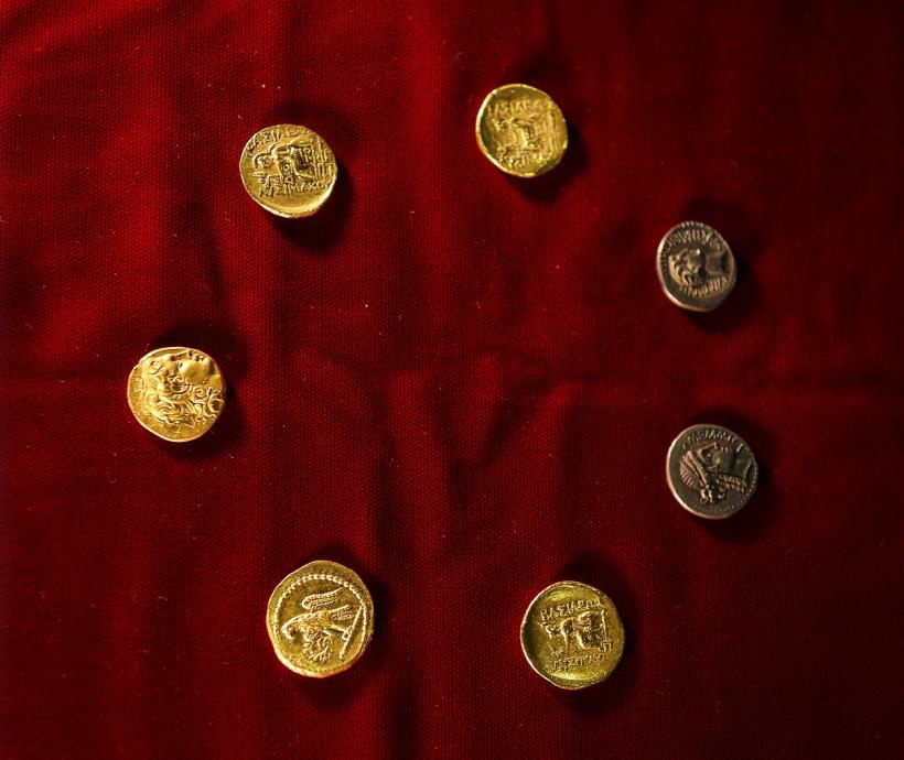 Monede falsificate în Evul Mediu, descoperite în județul Galați