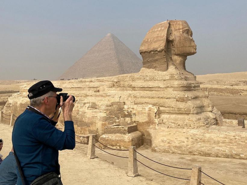 Înghesuială la cumpărat vacanțe de vară 18808461