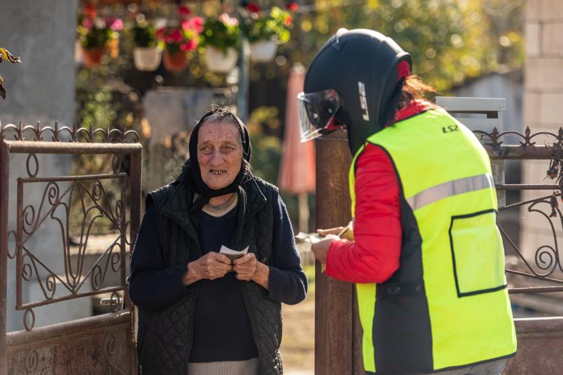 Povestea incredibilă a Emiliei, poștărița pe ATV din inima Apusenilor. „Tu, fată, să nu mai vii cu capra aia de motor, că face gălăgie, mie nu-mi place!” 18808867