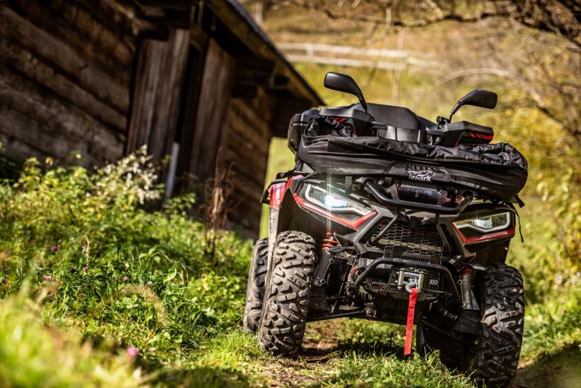 Povestea incredibilă a Emiliei, poștărița pe ATV din inima Apusenilor. „Tu, fată, să nu mai vii cu capra aia de motor, că face gălăgie, mie nu-mi place!” 18808871
