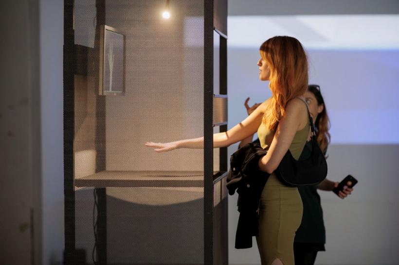 The Somatist, The Entropist & The Skeptic,  expoziția interactivă care vorbește despre responsabilitatea pe care o avem în relația om-tehnologie, se vede între 19 noiembrie - 20 decembrie la Rezidența9 18808804