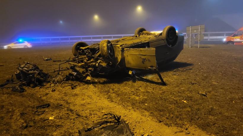 Accident GRAV pe A4, la ieșire spre Agigea. O mașină s-a răsturnat și o persoană a rămas încarcerată 18808961