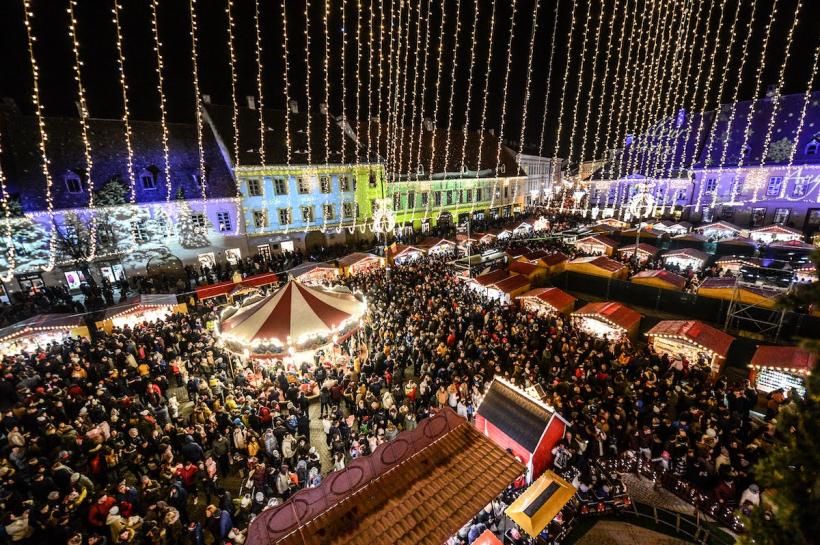 Magia sărbătorilor de iarnă a început la Sibiu. Imagini spectaculoase de la Târgul de Crăciun pe webcam LIVE Jurmalul