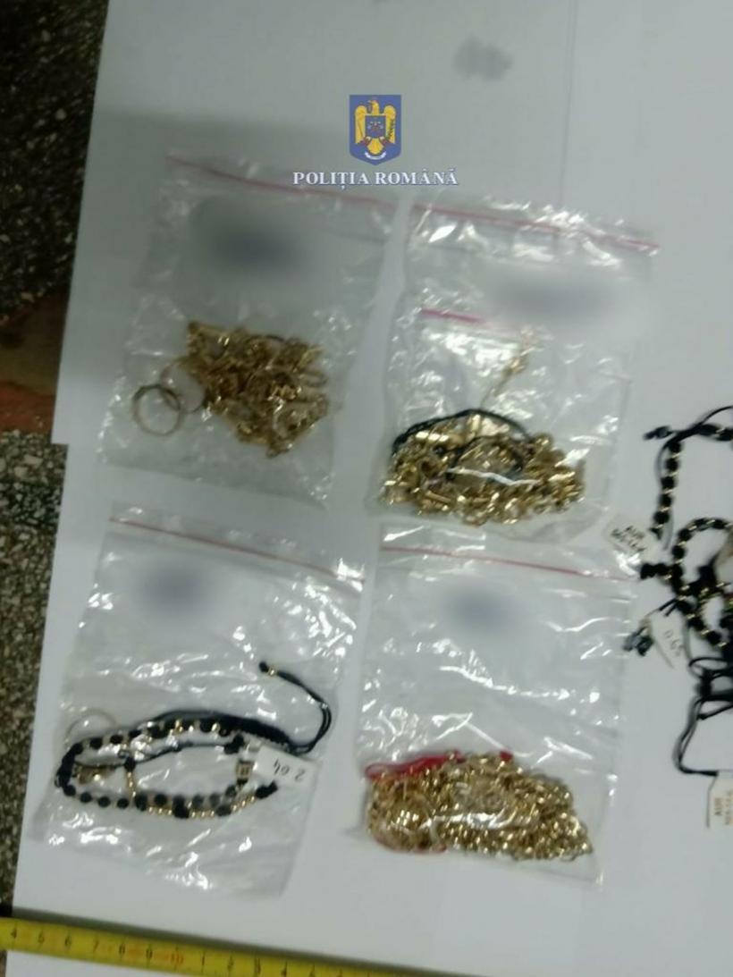 Contrabandă cu bijuterii din aur și argint. O femeie din Craiova a fost reținută