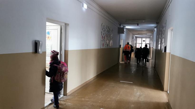 Incendiu la o școală din Botoșani. 600 de elevi au fost evacuați! 18809165