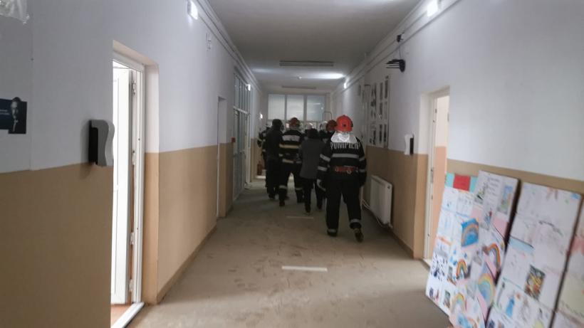 Incendiu la o școală din Botoșani. 600 de elevi au fost evacuați! 18809167