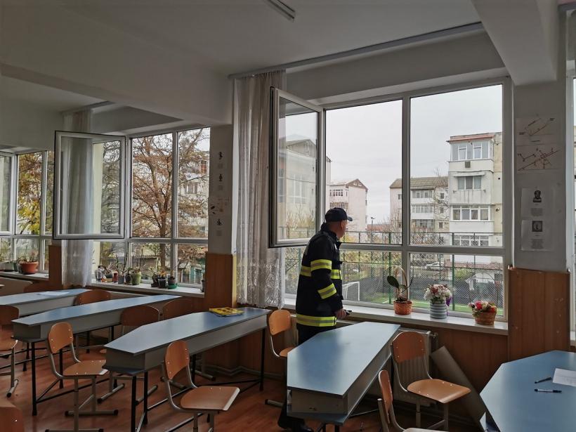 Incendiu la o școală din Botoșani. 600 de elevi au fost evacuați! 18809168