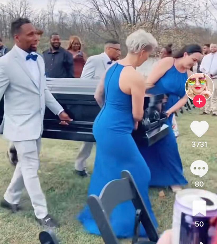Nuntă morbidă. Un mire a mers la propria sa nuntă într-un sicriu. Imagini virale!