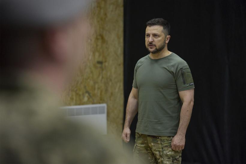 Război în Ucraina, ziua 264. Volodimir Zelenski vizitează orașul Herson 18809219