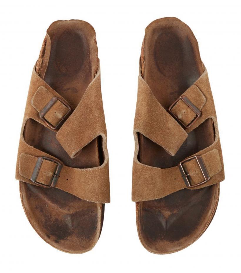 Sandalele vechi Birkenstock ale lui Steve Jobs s-au vândut la licitație cu 218.750 USD 18809365
