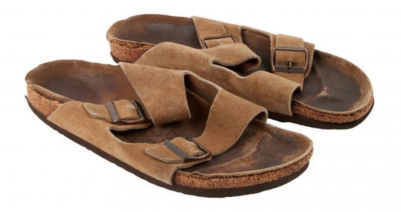 Sandalele vechi Birkenstock ale lui Steve Jobs s-au vândut la licitație cu 218.750 USD 18809366