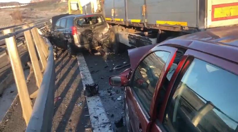 Accident în lanț pe Autostrada Transilvania: 11 mașini implicate și șase persoane rănite