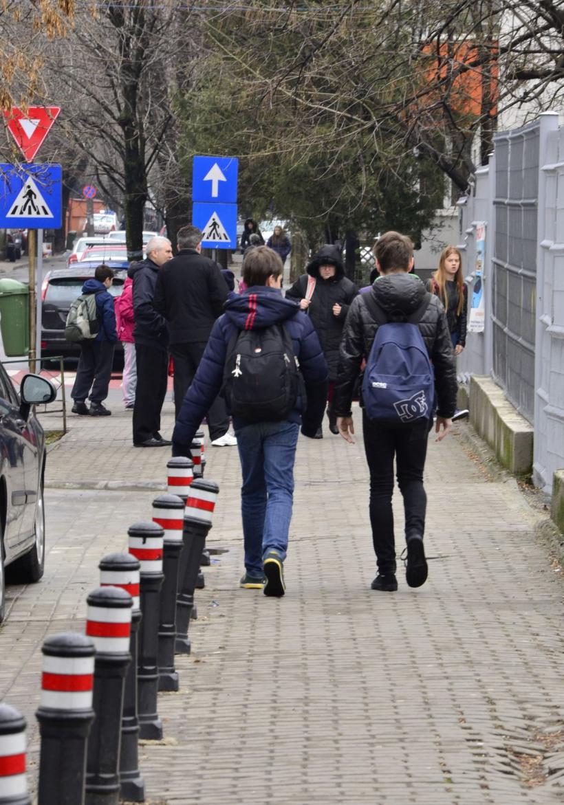 Elevii ar putea intra în școală prin sisteme de securitate 18809524