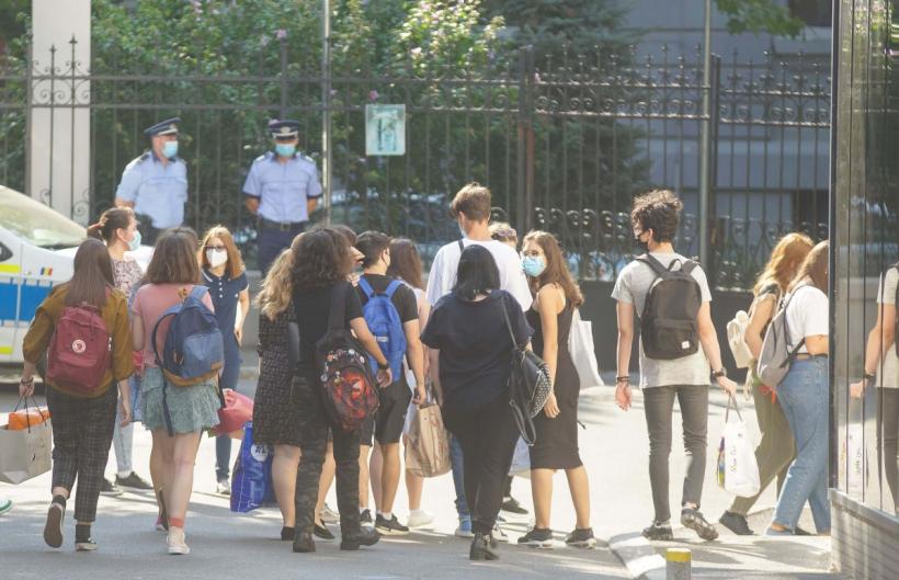 Elevii ar putea intra în școală prin sisteme de securitate 18809526
