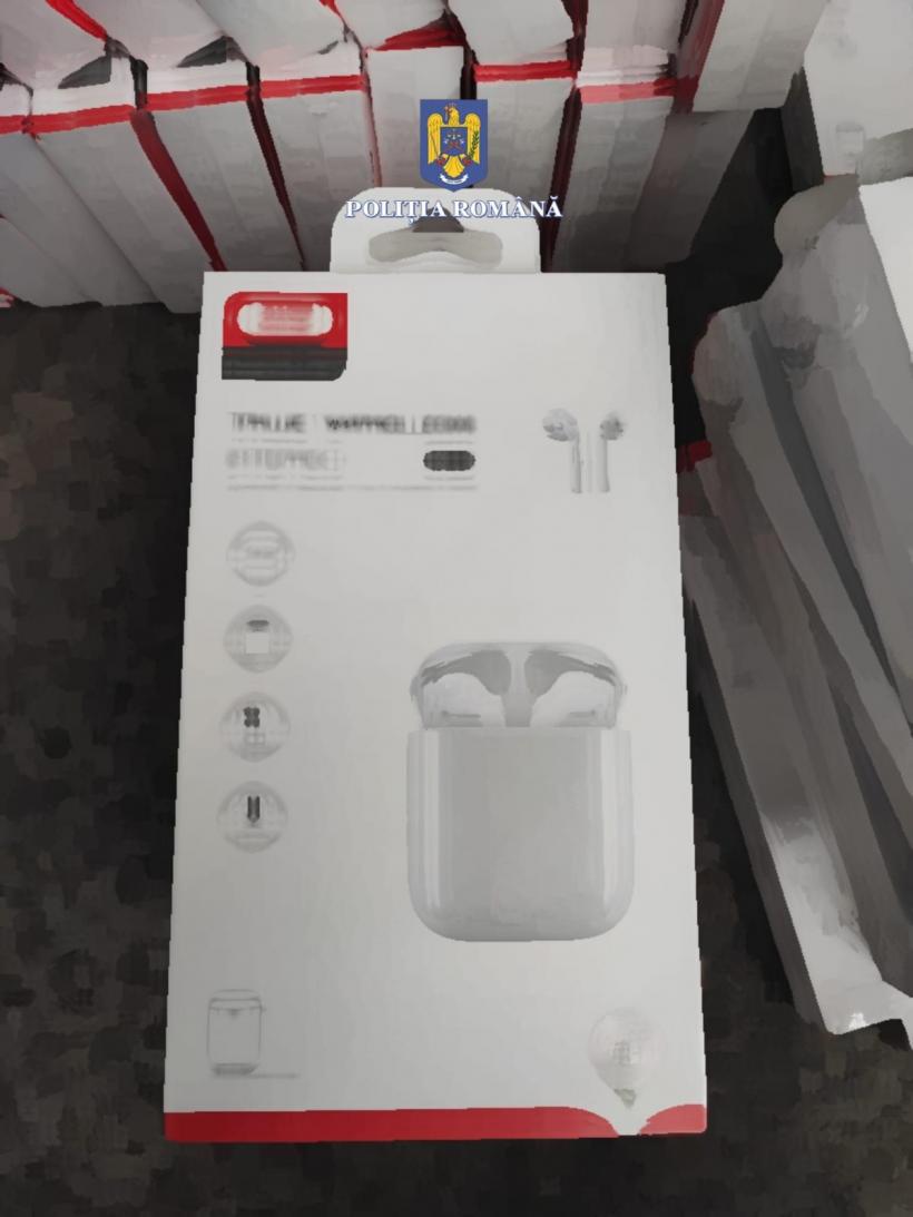 Huse, încărcătoare și căști contrafăcute în valoare de 2,2 milioane de lei, depistate în Portul Constanţa Sud Agigea 18809751