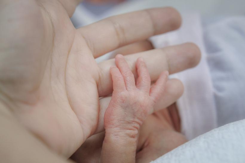 Noi recomandări OMS pentru bebelușii născuți prematur. Ce trebuie să facă mamele