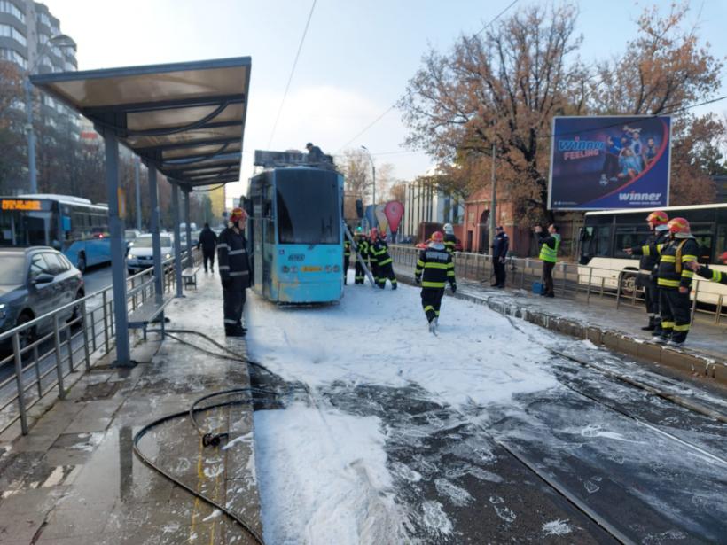 Un tramvai a luat foc în București, zona Eroii Revoluției