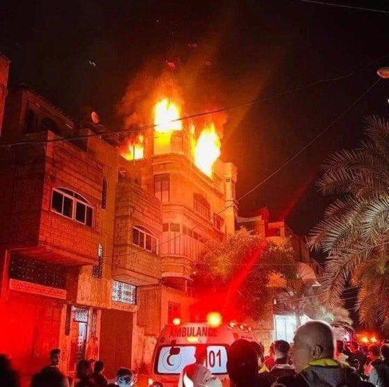 21 de adulți și copii au ars de vii într-un incendiu uriaș izbucnit în tabăra de refugiați din Jabalia, Gaza