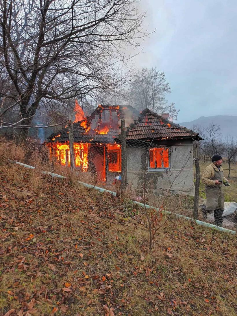 Tragedie în Buzău! Doi copii au murit într-un incendiu care le-a cuprins o casă 