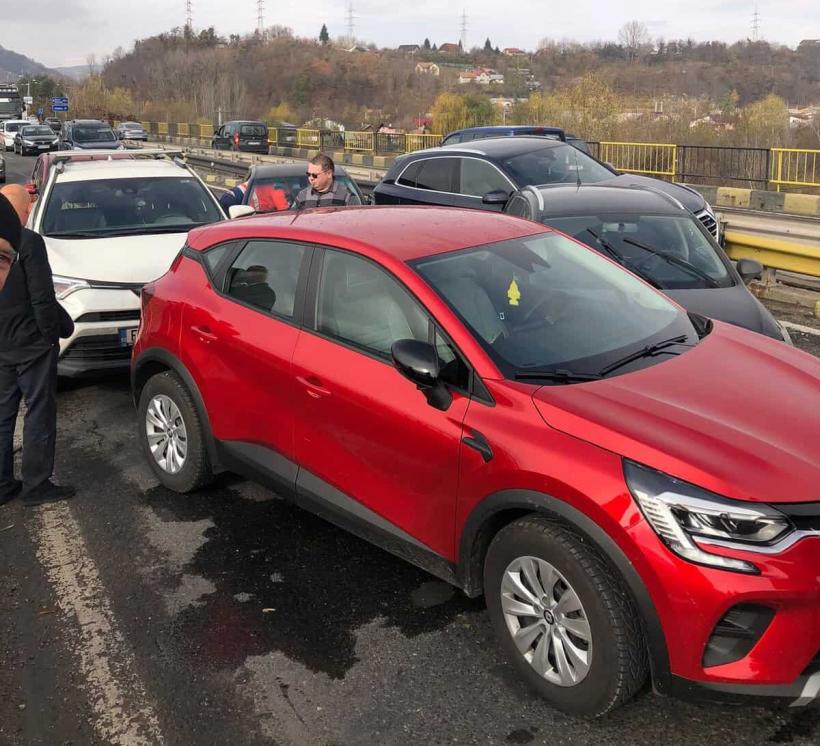 Carambol pe DN1, în Prahova. Șapte mașini au fost implicate într-un accident. Traficul este blocat 18810109