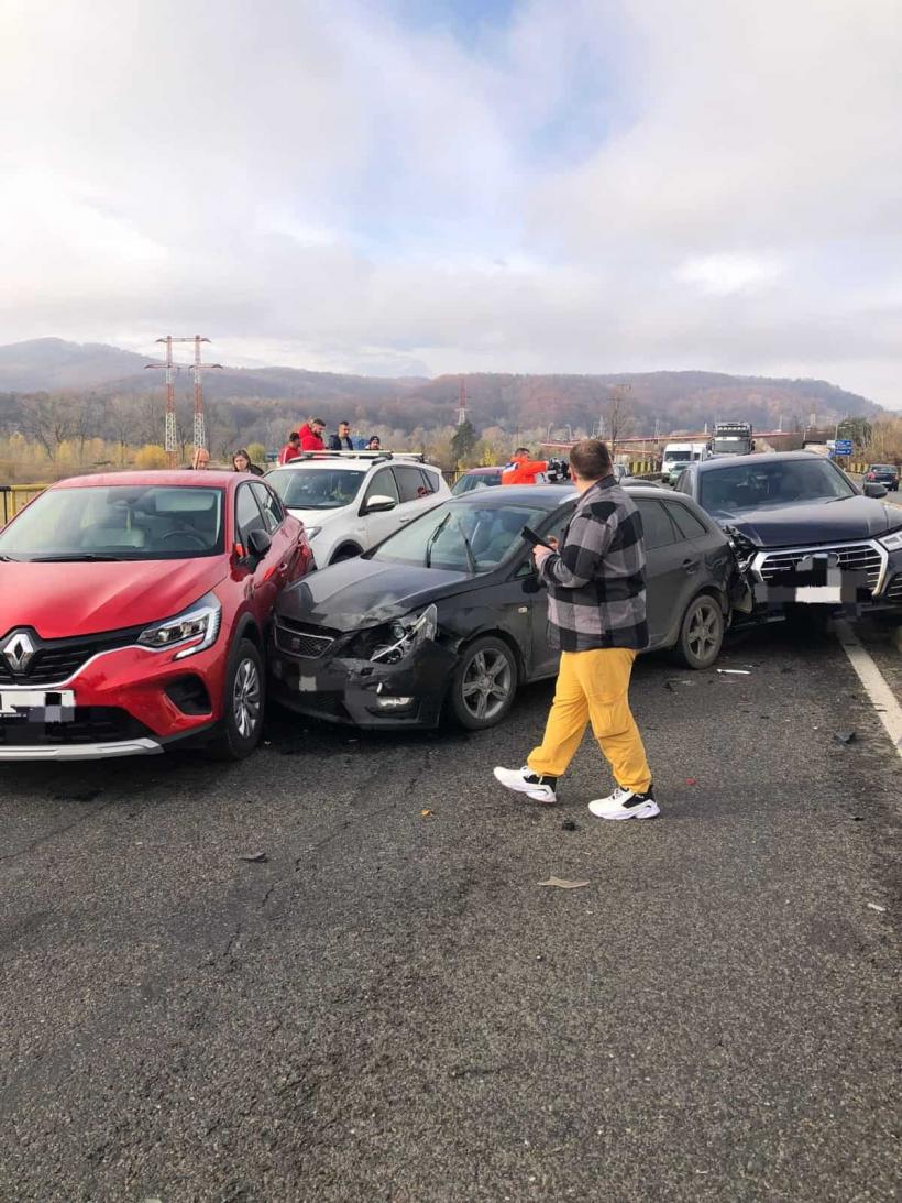 Carambol pe DN1, în Prahova. Șapte mașini au fost implicate într-un accident. Traficul este blocat 18810110