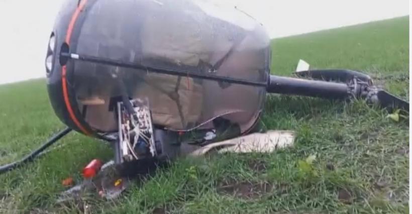 Accident aviatic în Timiș. Un elicopter a aterizat forțat și s-a răsturnat. Pilotul și elevul său au scăpat ca prin minune 18810209