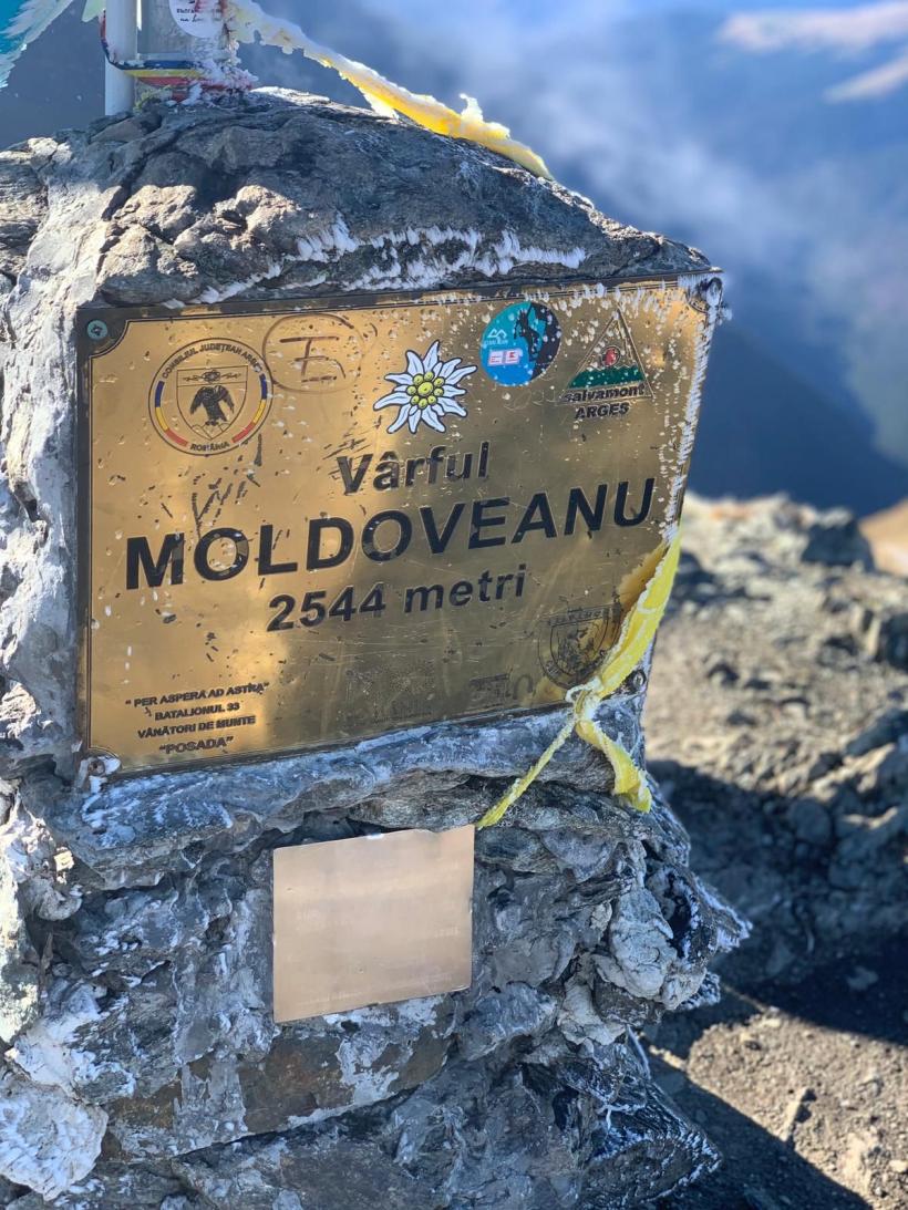 Misterul cărților legate cu lanțul de Vârful Moldoveanu 18809914