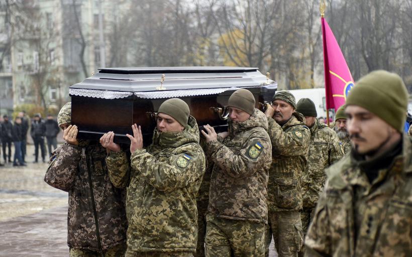 Imagini dramatice: Lacrimi și onoruri militare pentru handbalistul ucrainean Yevhen Kolesnichenko, ucis în război 18810039