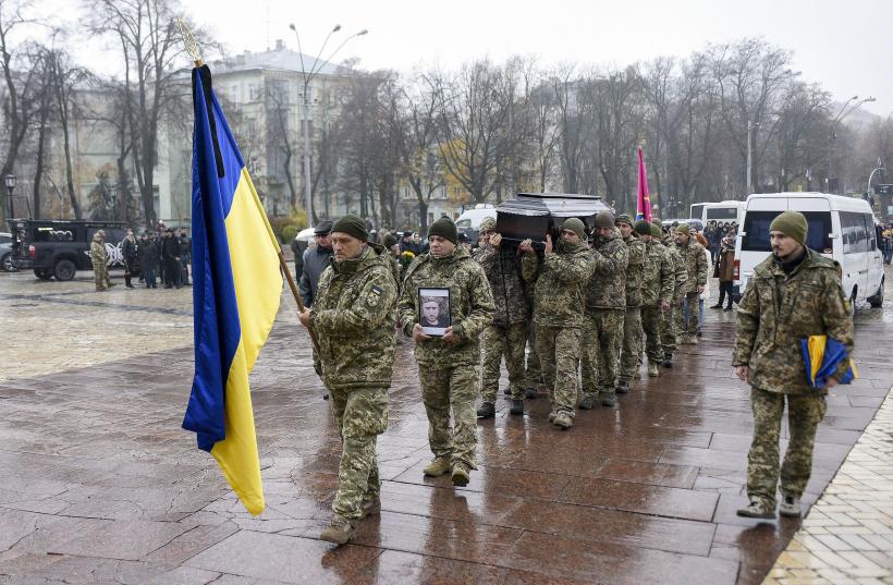Imagini dramatice: Lacrimi și onoruri militare pentru handbalistul ucrainean Yevhen Kolesnichenko, ucis în război 18810041