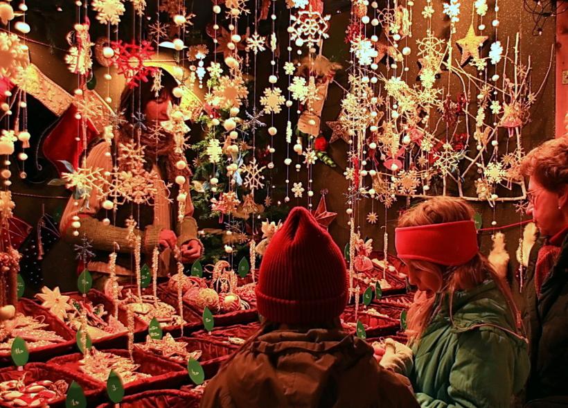 Cea mai mare perdea de lumini din România va fi instalată la târgul de Crăciun din Sectorul 6