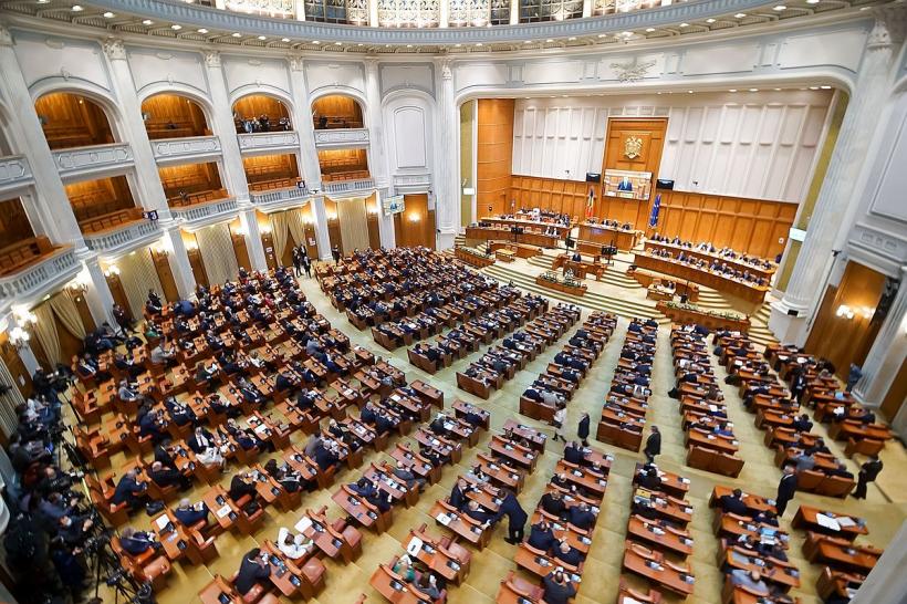 România, republică guvernamentală? Din 309 legi adoptate de Parlament în 2022, 218 sunt acte inițiate de Palatul Victoria: „Asistăm la o dictatură a Executivului”