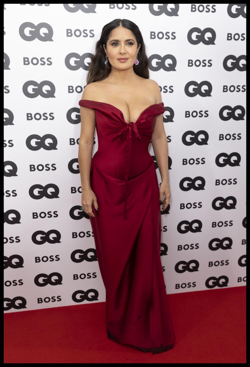 Salma Hayek, strălucitoare la gala GQ Men of the Year. Actrița are 56 de ani 18810052