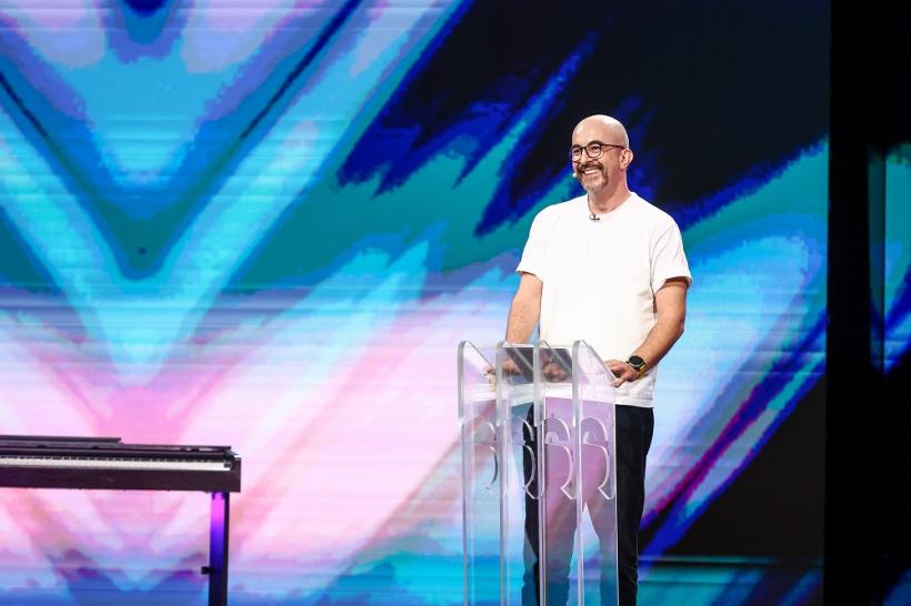 Vlad Craioveanu cere schimbarea regulilor Stand-Up Revolution, iar Vio îl susține. „Următorul concurent pleacă de la două voturi verzi“ 18810119