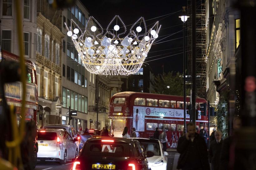 Spectacol de lumină și culoare la Londra, în așteptarea sărbătorilor de iarnă 18810246