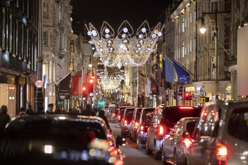 Spectacol de lumină și culoare la Londra, în așteptarea sărbătorilor de iarnă 18810248