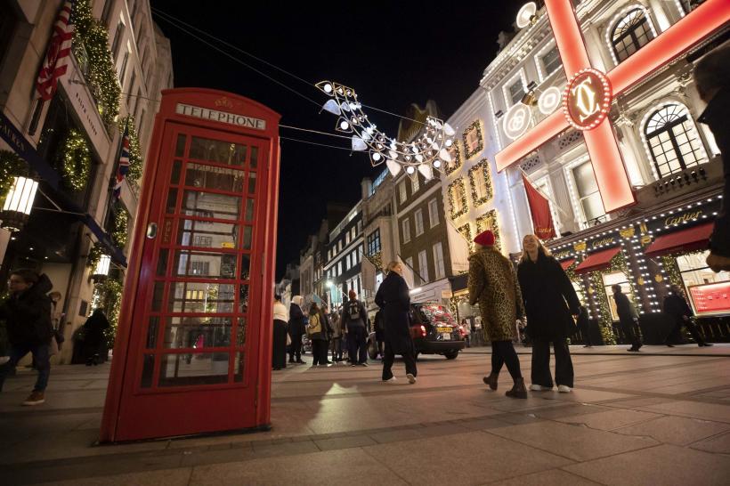 Spectacol de lumină și culoare la Londra, în așteptarea sărbătorilor de iarnă 18810249
