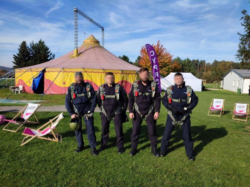 Premieră pentru parașutiștii Jandarmeriei: Salturi de la 4000 de metri, dintr-un balon cu aer cald 18810301