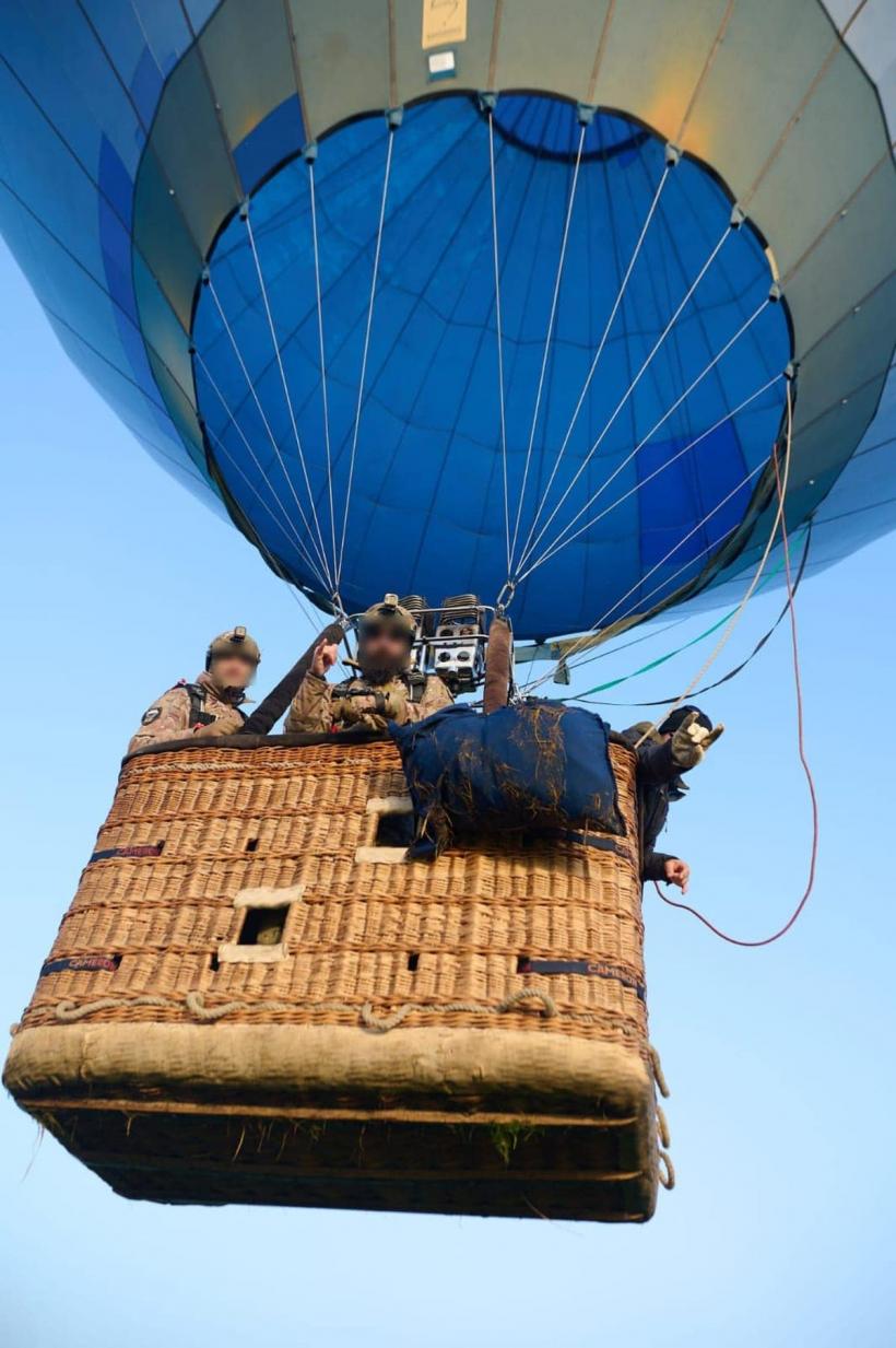 Premieră pentru parașutiștii Jandarmeriei: Salturi de la 4000 de metri, dintr-un balon cu aer cald 18810303
