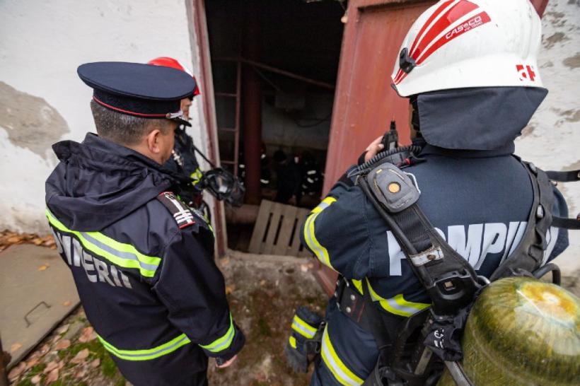 Pompierii militari se pregătesc pentru accidente cu risc chimic 18810278