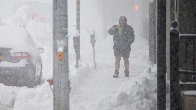 Stare de urgență în New York. Furtuni de zăpadă istorice. Doi oameni au murit