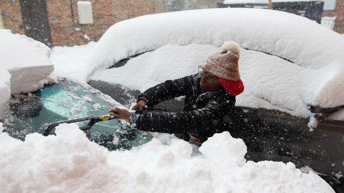 Stare de urgență în New York. Furtuni de zăpadă istorice. Doi oameni au murit 18810241