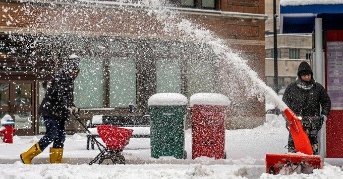 Stare de urgență în New York. Furtuni de zăpadă istorice. Doi oameni au murit 18810242