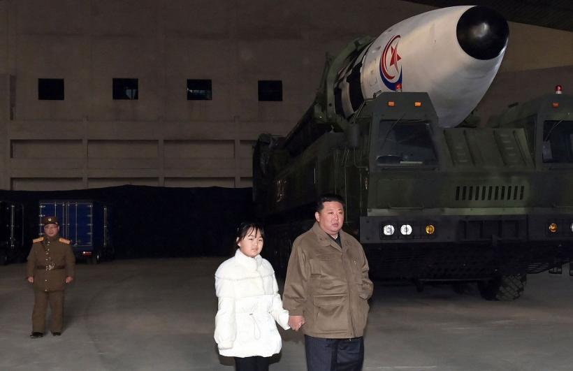 Liderul nord-coreean Kim Jong-un își arată public fiica, Kim Chu-ae