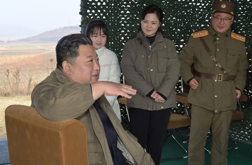 Liderul nord-coreean Kim Jong-un își arată public fiica, Kim Chu-ae 18810363