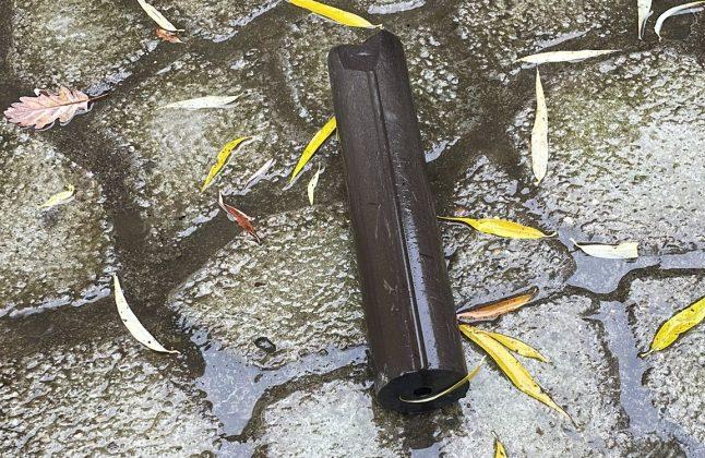 Încă o rachetă antigrindină a căzut pe acoperișul unei case. Proprietarul cere despăgubiri 18810463