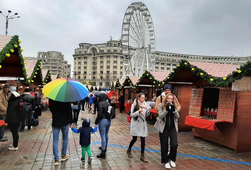 Astăzi se deschide Târgul de Crăciun din Piaţa Constituţiei Roată