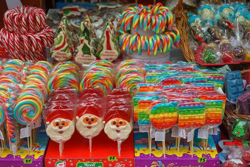 Astăzi se deschide Târgul de Crăciun din Piaţa Constituţiei: Roată panoramică, patinoar şi spectacole 18810421