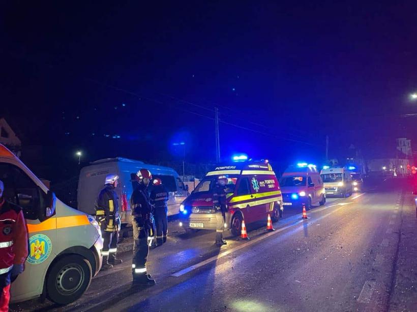 Accident grav pe DJ 108 A, în județul Maramureș. Un microbuz și un autoturism s-au ciocnit 18810524