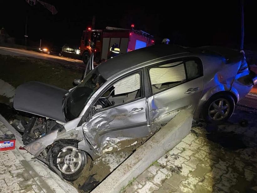 Accident grav pe DJ 108 A, în județul Maramureș. Un microbuz și un autoturism s-au ciocnit 18810525